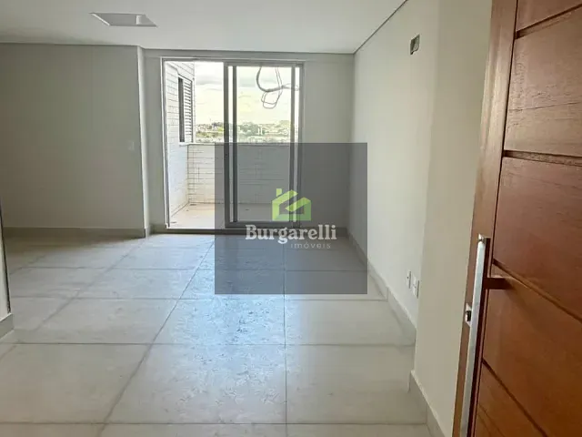 Apartamento 2 quartos e 2 banheiros, para alugar, no bairro Centro em Lavras