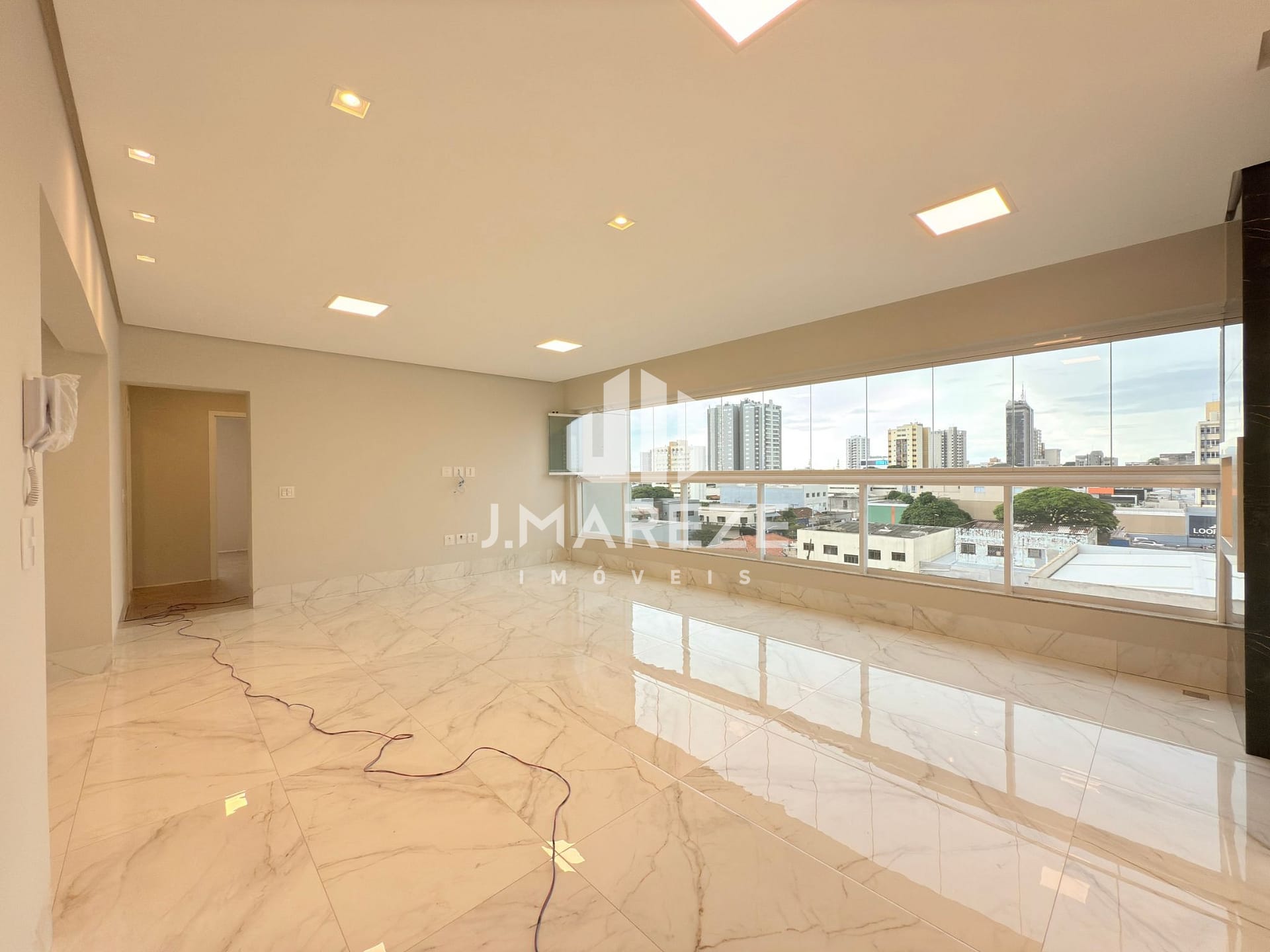 Apartamento à venda com 3 quartos, 127m² - Foto 2