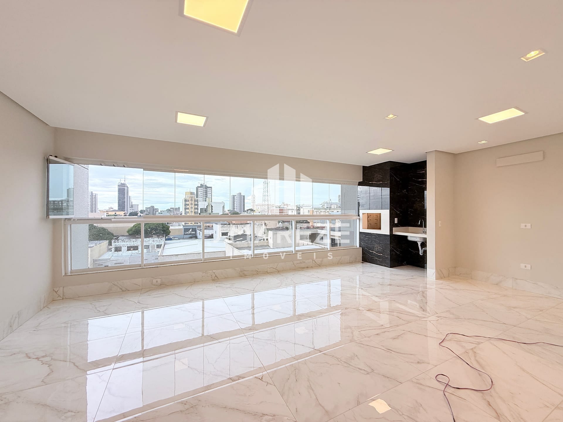 Apartamento à venda com 3 quartos, 127m² - Foto 1