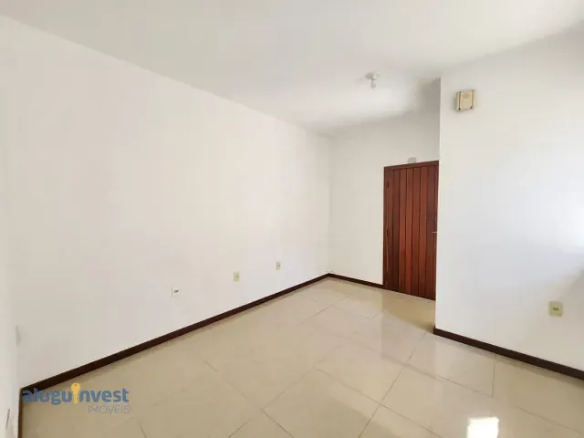 Apartamento 2 quartos e 1 banheiro, para alugar, no bairro Centro em Florianópolis