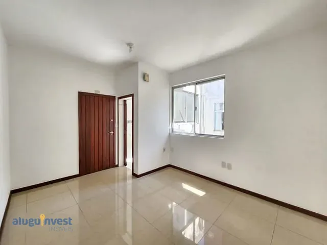Apartamento 2 quartos e 1 banheiro, para alugar, no bairro Centro em Florianópolis