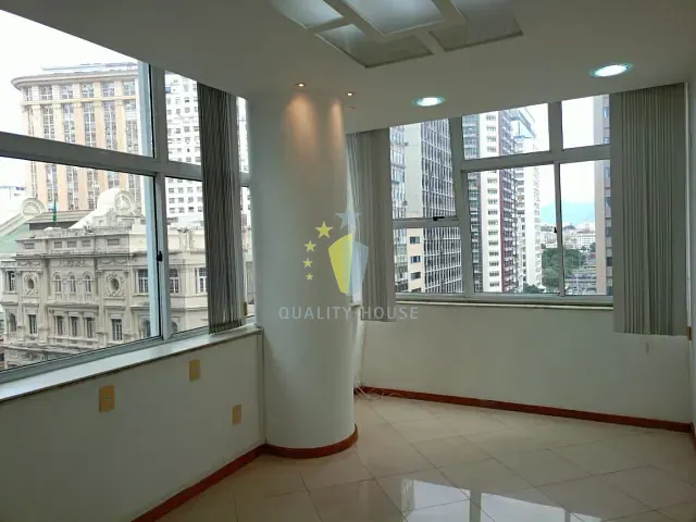 Apartamento com 68m² 2 quartos e 2 banheiros, para alugar, no bairro Centro em Rio de Janeiro
