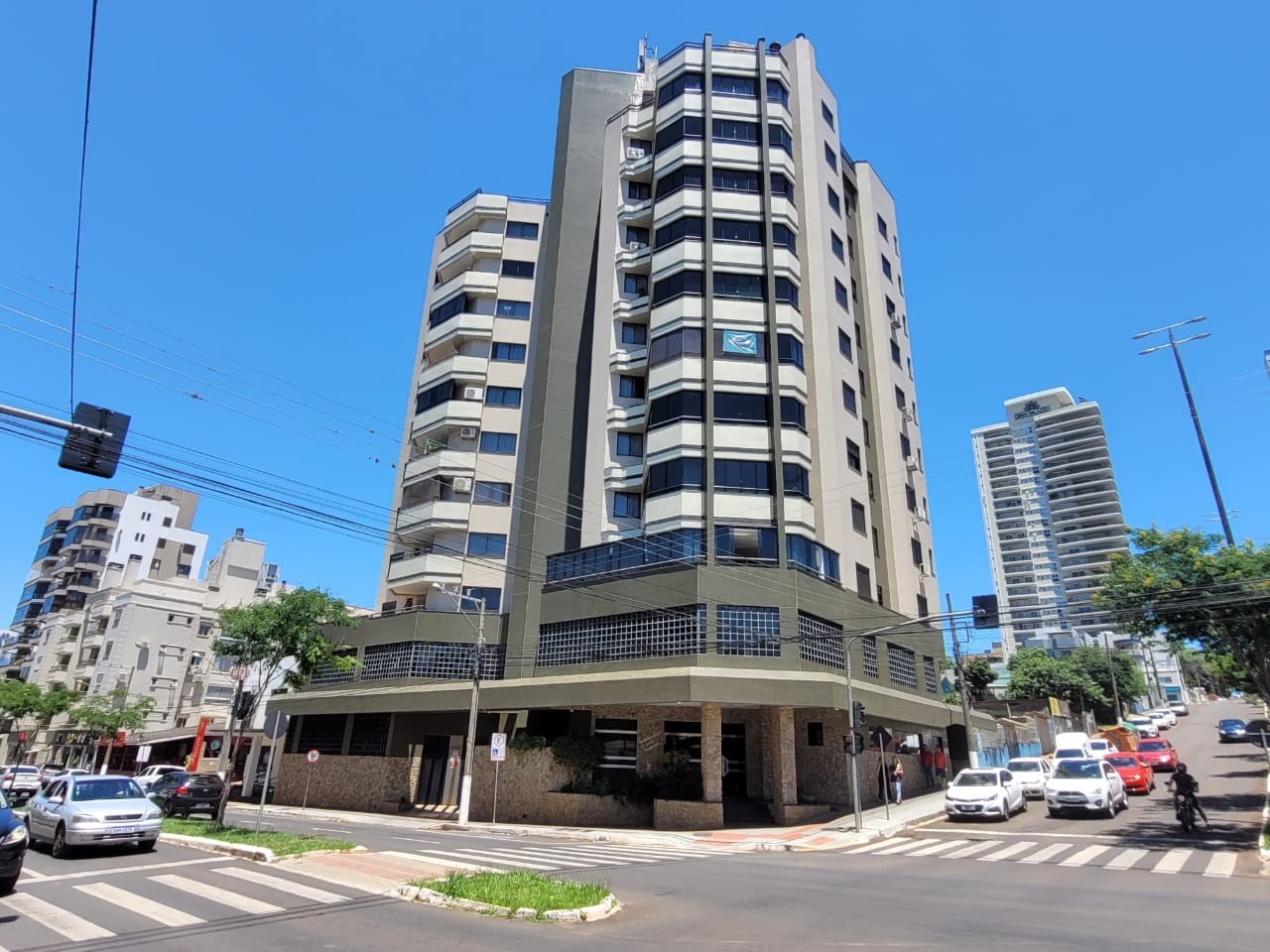 Apartamento para alugar com 3 dormitórios, 2 banheiros, 1 vaga de garagem e 150m² de área privativa no bairro Centro