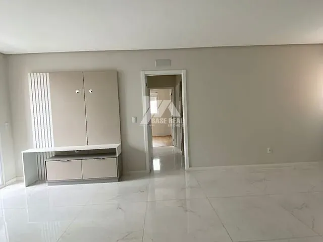 Apartamento com 193m² 3 quartos e 2 banheiros, à venda, no bairro Centro em Ponta Grossa