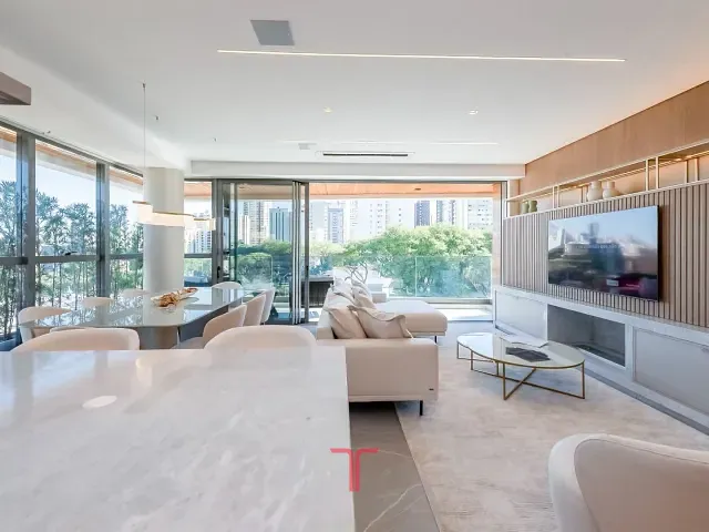 Apartamento com 152m² 3 quartos e 5 banheiros, para alugar, no bairro Água Verde em Curitiba
