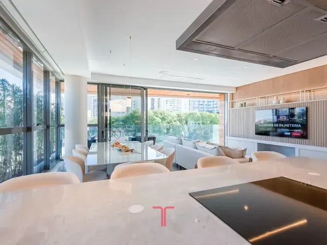 Apartamento com 152m² 3 quartos e 5 banheiros, para alugar, no bairro Água Verde em Curitiba
