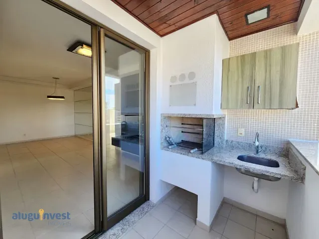 Apartamento 2 quartos e 2 banheiros, para alugar, no bairro Centro em Florianópolis