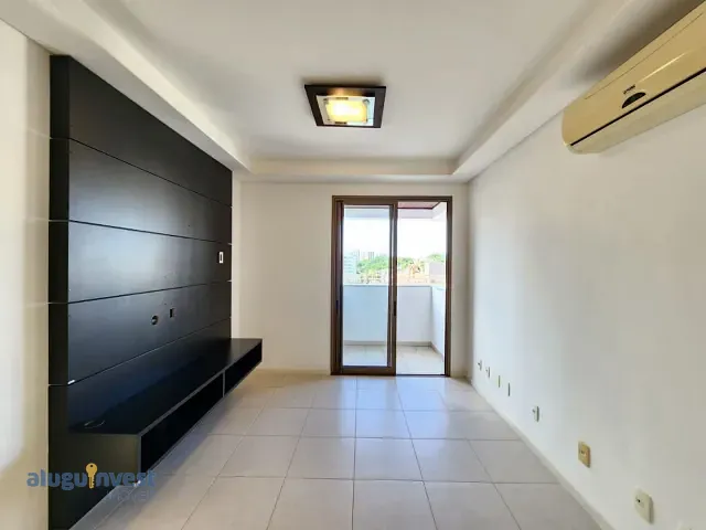 Apartamento 2 quartos e 2 banheiros, para alugar, no bairro Centro em Florianópolis