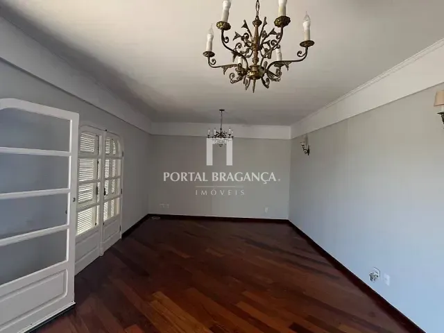 Apartamento 3 quartos e 4 banheiros, para alugar, no bairro Centro em Bragança Paulista