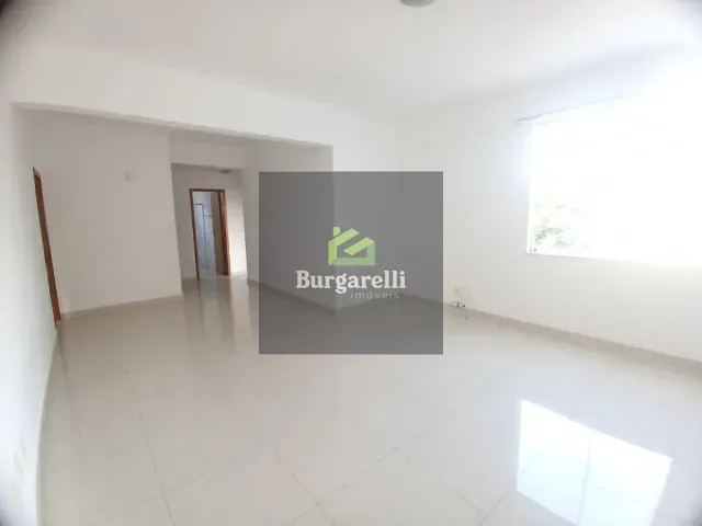 Apartamento 3 quartos e 2 banheiros, para alugar, no bairro Centro em Lavras