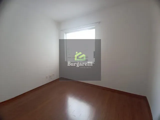 Apartamento 3 quartos e 2 banheiros, para alugar, no bairro Centro em Lavras