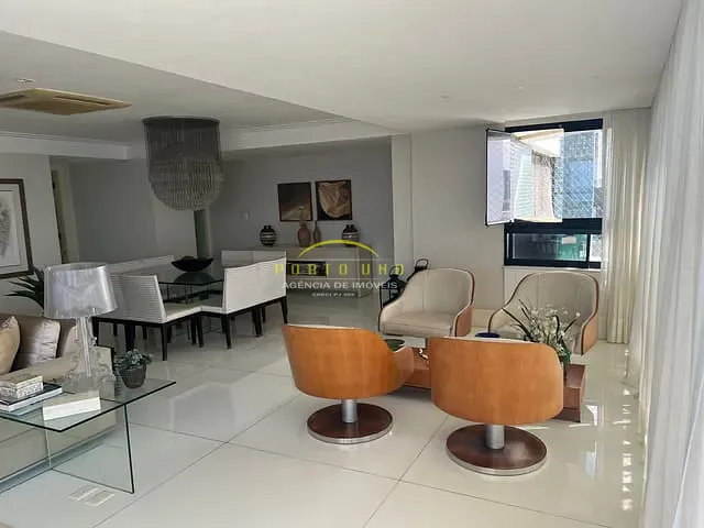 Apartamento com 198m² 4 quartos e 5 banheiros, à venda, no bairro Barra em Salvador