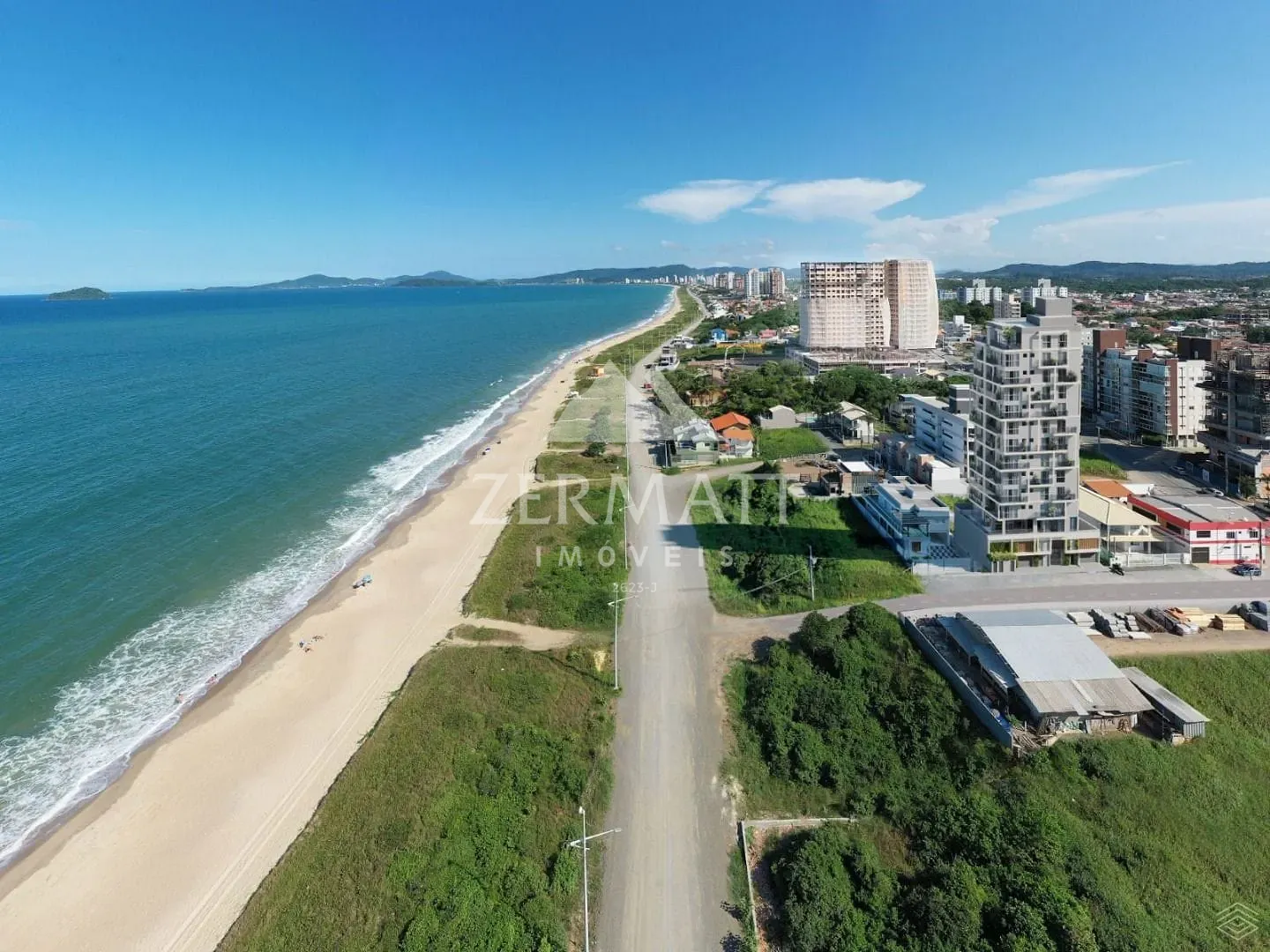 APARTAMENTO 3 SUITES - 130M2 FRENTE MAR / BALN. PIÇARRAS - foto 1