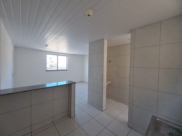 Apartamento 2 quartos e 2 banheiros, para alugar, no bairro Vila União em Fortaleza