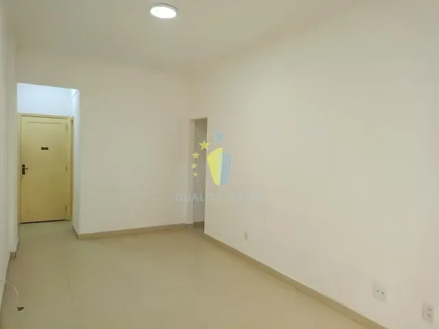 Apartamento com 49m² 1 quarto e 2 banheiros, para alugar, no bairro Copacabana em Rio de Janeiro