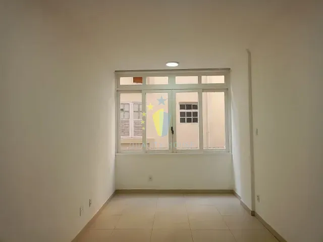 Apartamento com 49m² 1 quarto e 2 banheiros, para alugar, no bairro Copacabana em Rio de Janeiro