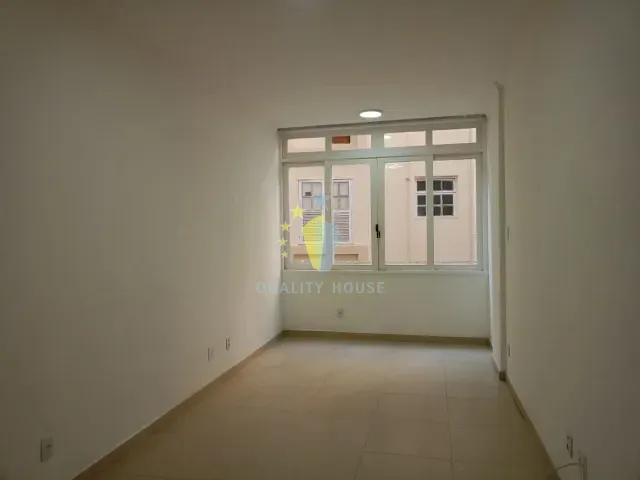 Apartamento com 49m² 1 quarto e 2 banheiros, para alugar, no bairro Copacabana em Rio de Janeiro