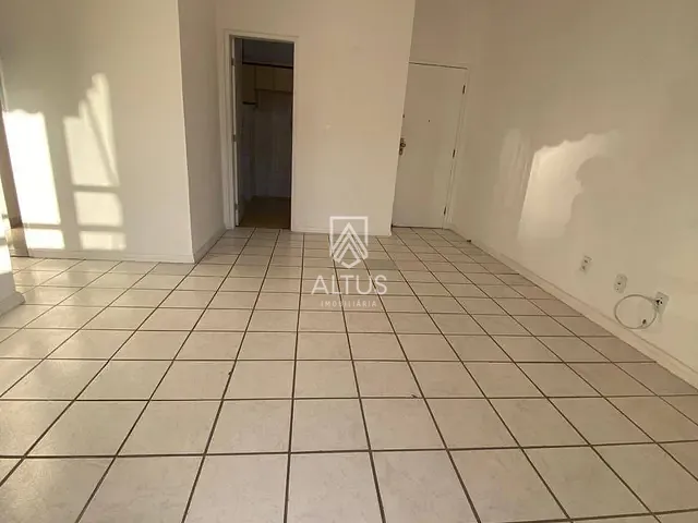 Apartamento 2 quartos e 1 banheiro, à venda, no bairro Brotas em Salvador