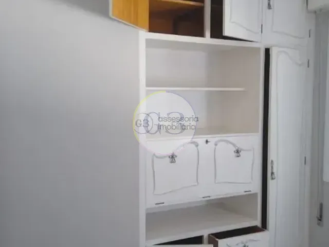 Apartamento 3 quartos e 2 banheiros, para alugar, no bairro Centro em Pelotas