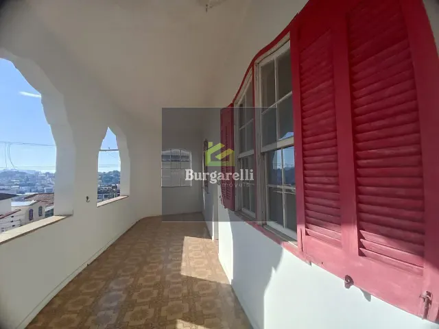 Apartamento 4 quartos e 2 banheiros, para alugar, no bairro Centro em Lavras
