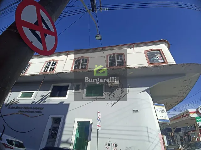 Apartamento 4 quartos e 2 banheiros, para alugar, no bairro Centro em Lavras