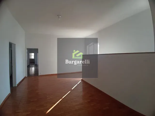 Apartamento 4 quartos e 2 banheiros, para alugar, no bairro Centro em Lavras