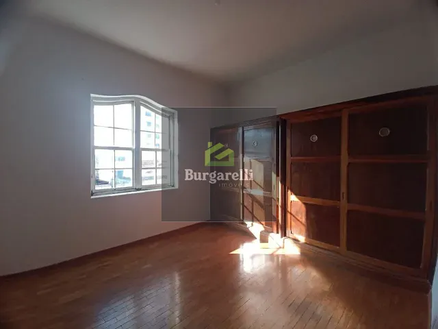 Apartamento 4 quartos e 2 banheiros, para alugar, no bairro Centro em Lavras