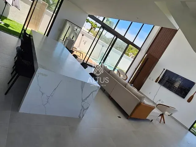 Casa 7 quartos e 2 banheiros, à venda, no bairro Guarajuba em Camaçari