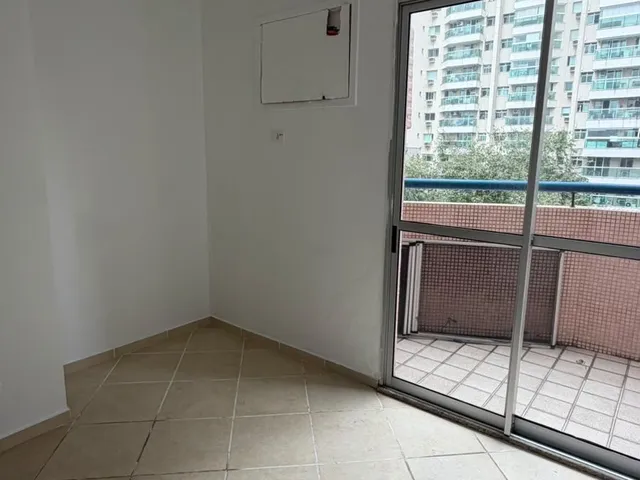 Apartamento com 71m² 2 quartos e 1 banheiro, para alugar, no bairro Barra da Tijuca em Rio de Janeiro