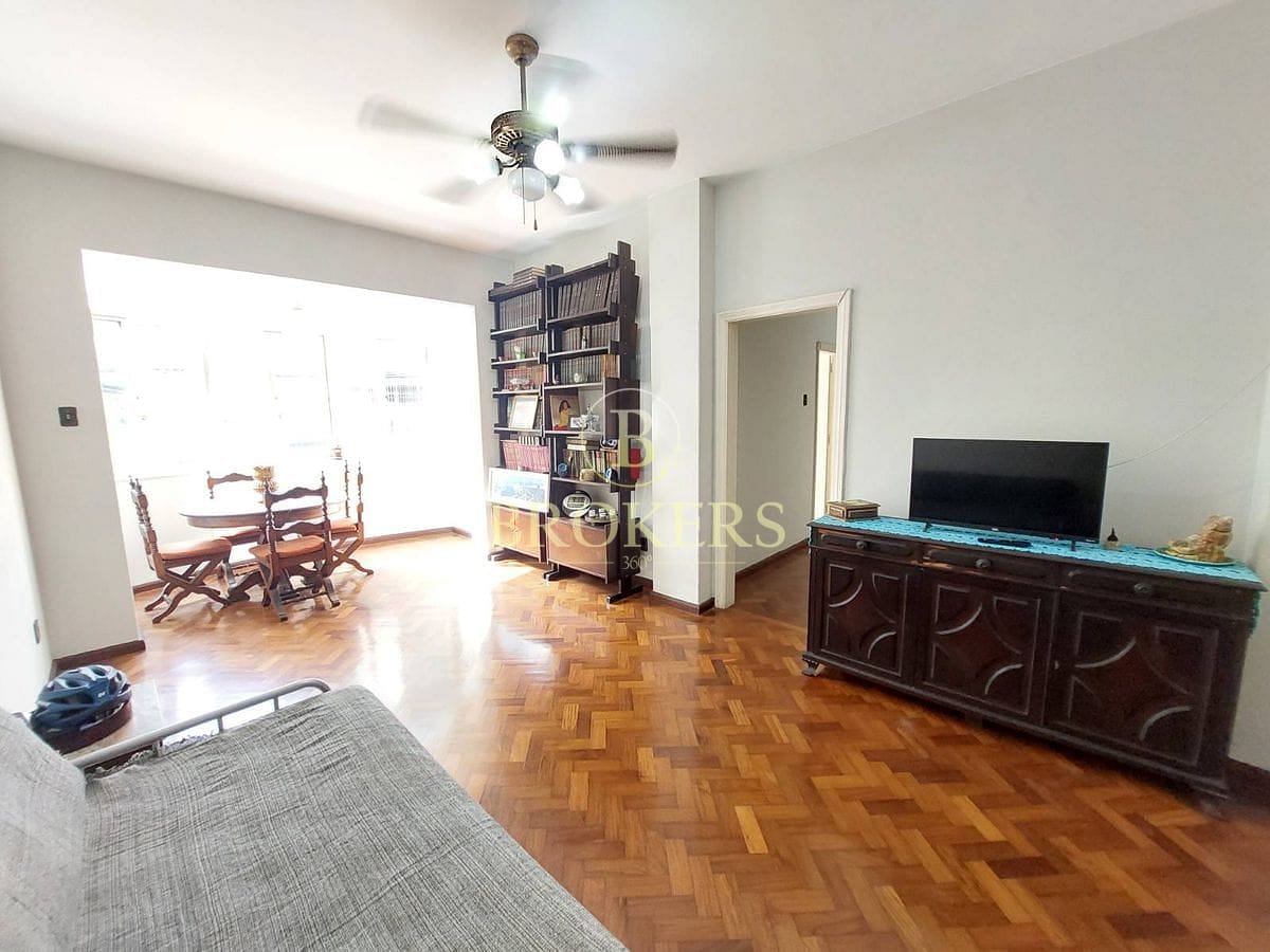 Apartamento a venda com excelente planta na Rua Humaitá, 3 quartos com dependências completa. 120 m².