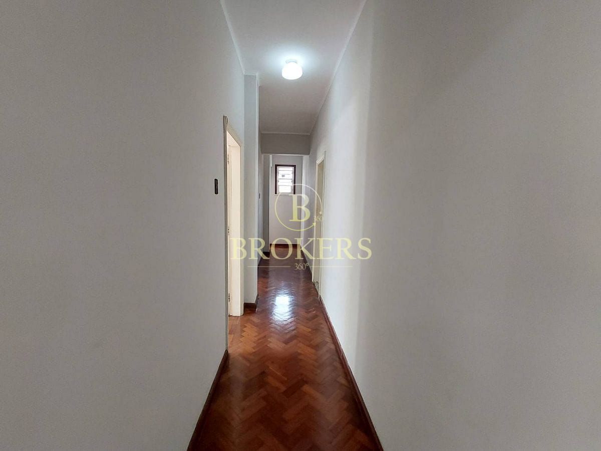 Apartamento a venda com excelente planta na Rua Humaitá, 3 quartos com dependências completa. 120 m².