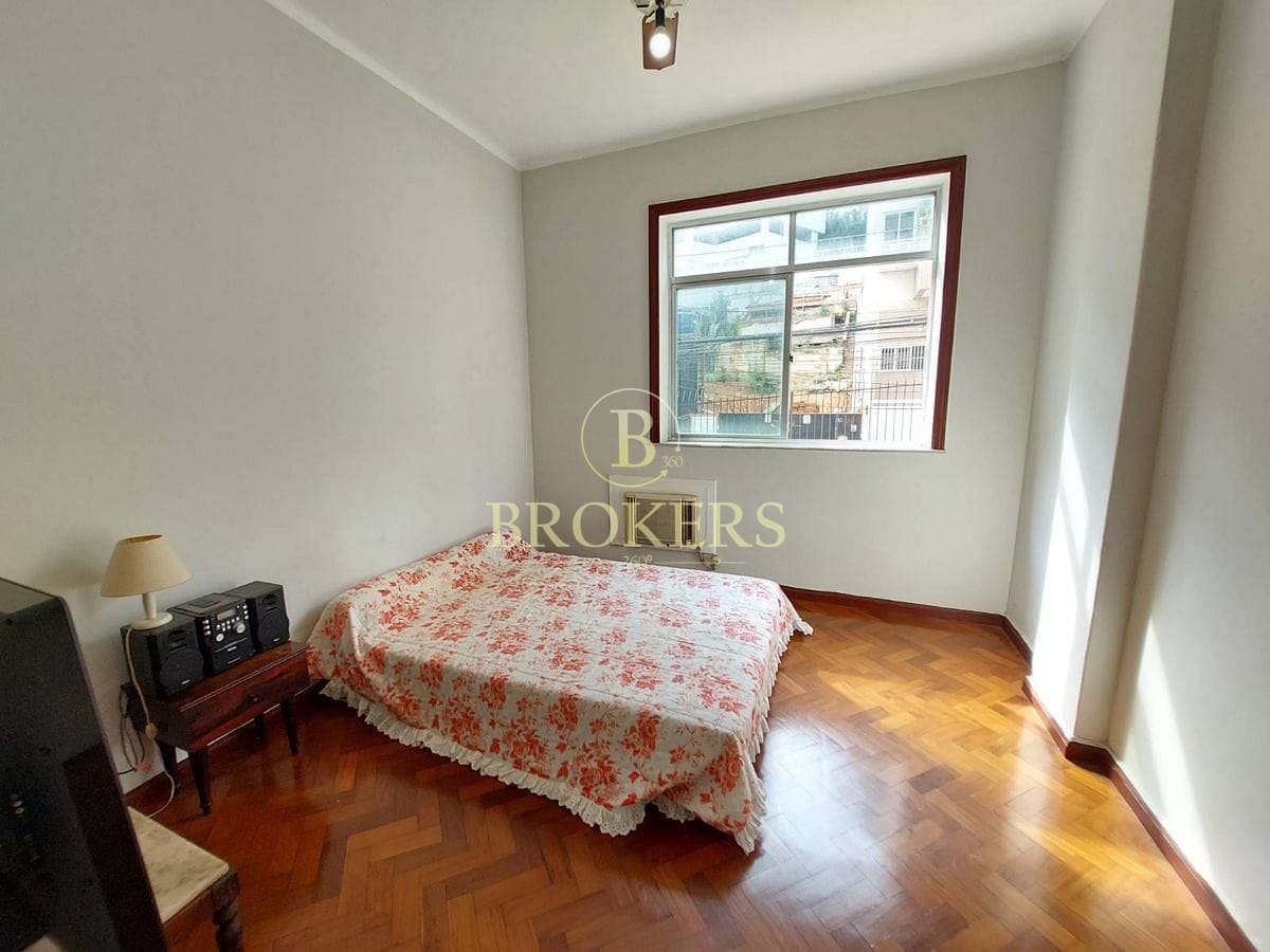 Apartamento a venda com excelente planta na Rua Humaitá, 3 quartos com dependências completa. 120 m².