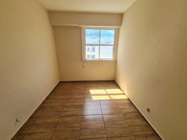 Apartamento 1 quarto e 1 banheiro, à venda, no bairro Catete em Rio de Janeiro