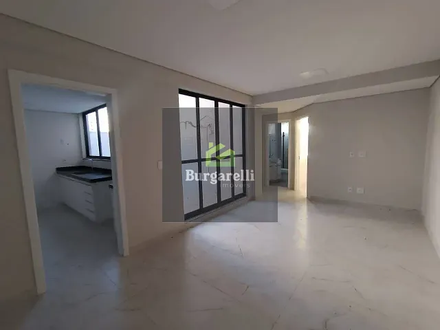 Apartamento 2 quartos e 2 banheiros, para alugar, no bairro Centro em Lavras