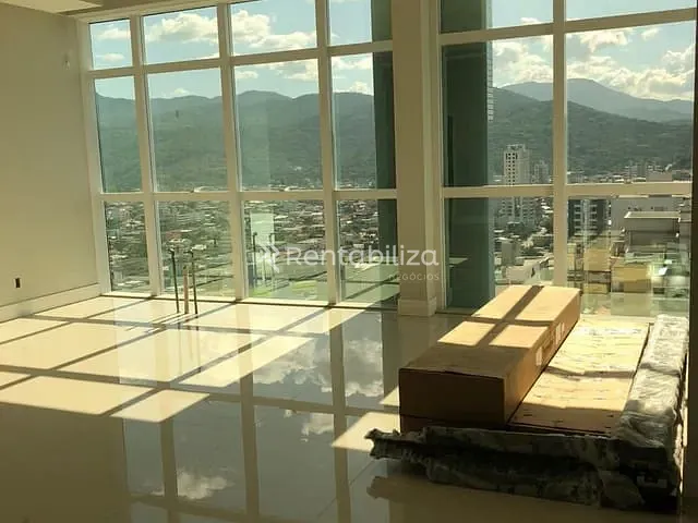 Apartamento com 666m² 5 quartos e 6 banheiros, à venda, no bairro Meia Praia em Itapema