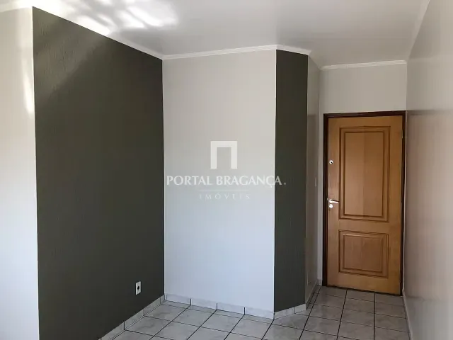 Apartamento 2 quartos e 1 banheiro, para alugar, no bairro Taboão em Bragança Paulista