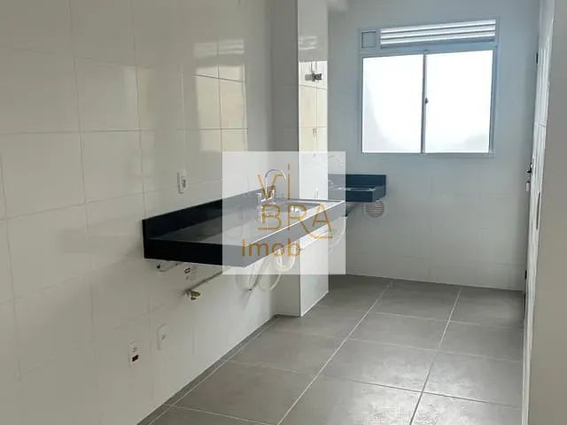 Apartamento 2 quartos e 2 banheiros, à venda, no bairro Bacacheri em Curitiba
