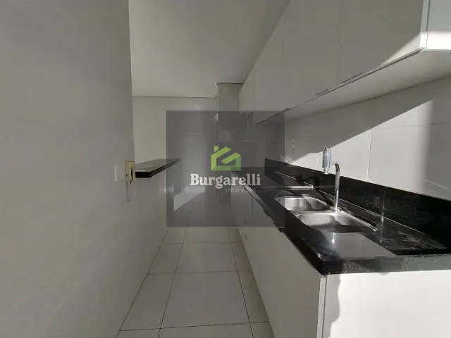 Apartamento 3 quartos e 2 banheiros, para alugar, no bairro Centro em Lavras