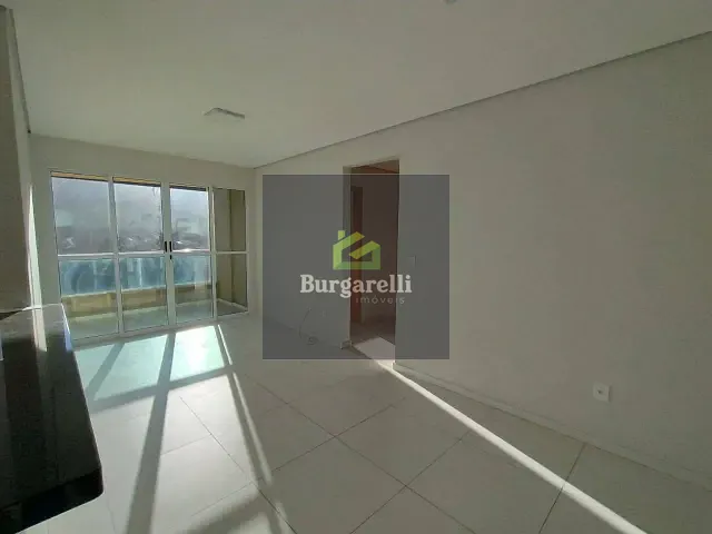 Apartamento 3 quartos e 2 banheiros, para alugar, no bairro Centro em Lavras