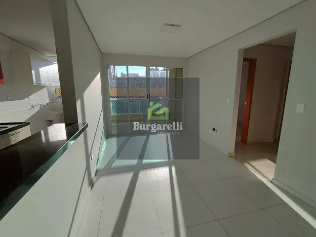 Apartamento 3 quartos e 2 banheiros, para alugar, no bairro Centro em Lavras