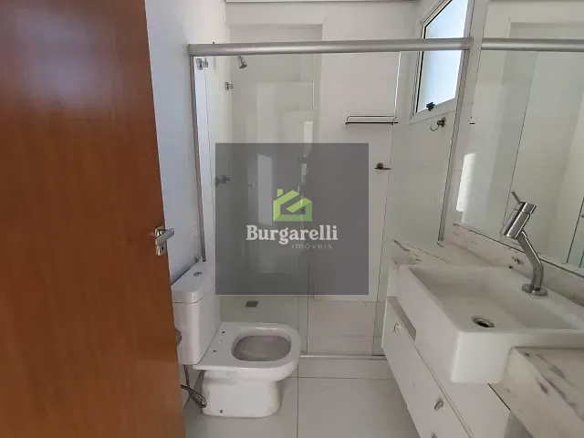 Apartamento 3 quartos e 2 banheiros, para alugar, no bairro Centro em Lavras