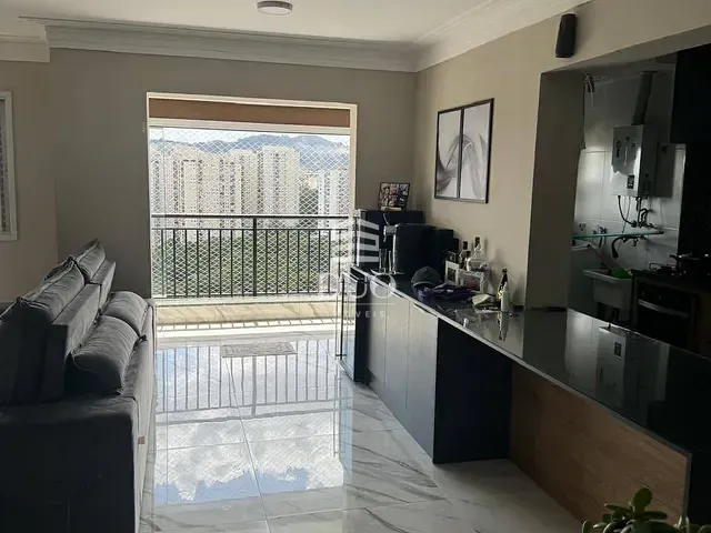 Apartamento 2 quartos e 2 banheiros, à venda, no bairro Jardim Tupanci em Barueri