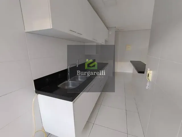 Apartamento 3 quartos e 2 banheiros, para alugar, no bairro Centro em Lavras