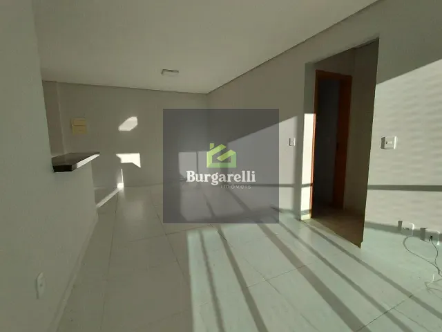 Apartamento 3 quartos e 2 banheiros, para alugar, no bairro Centro em Lavras
