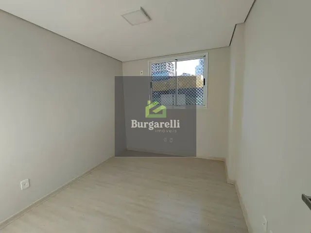 Apartamento 3 quartos e 2 banheiros, para alugar, no bairro Centro em Lavras