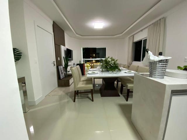 Apartamento à venda, no bairro Meia Praia em Itapema