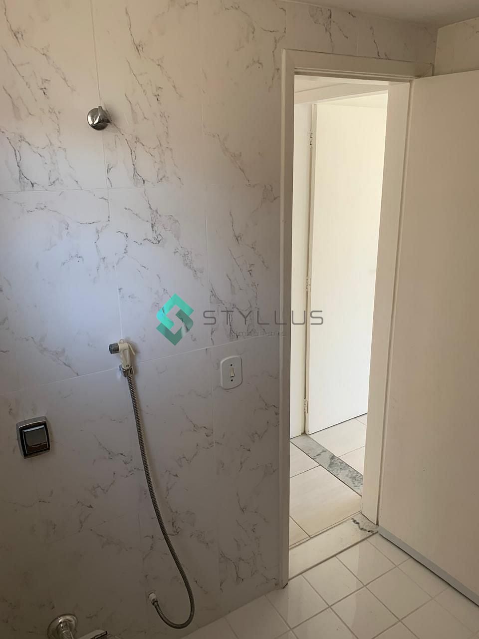 Apartamento para alugar com 2 quartos, 70m² - Foto 17