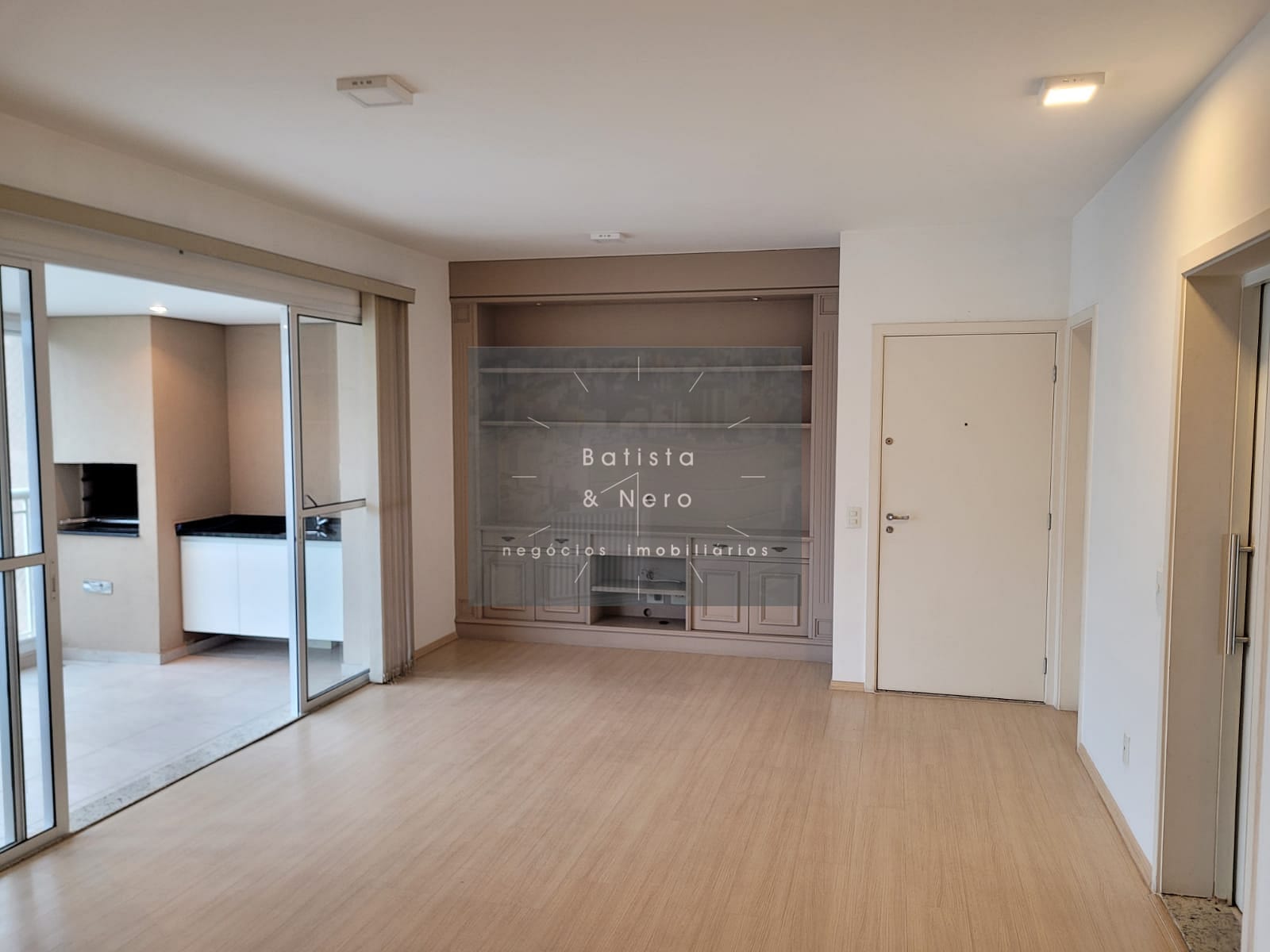Apartamento à venda com 2 quartos, 107m² - Foto 2