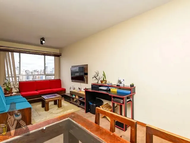 Apartamento 2 quartos e 2 banheiros, à venda, no bairro Cristo Rei em Curitiba