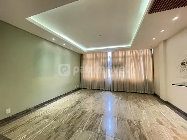Apartamento com 206m² 3 quartos e 2 banheiros, à venda, no bairro Copacabana em Rio de Janeiro